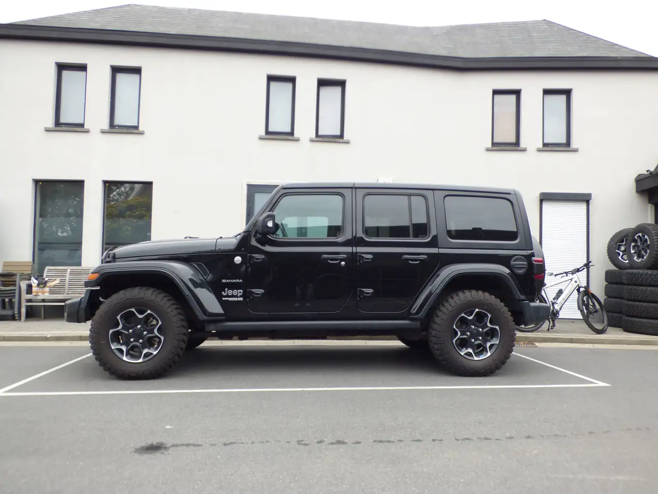Jeep Wrangler 2.0 Turbo Sahara**73000km**Black** 1