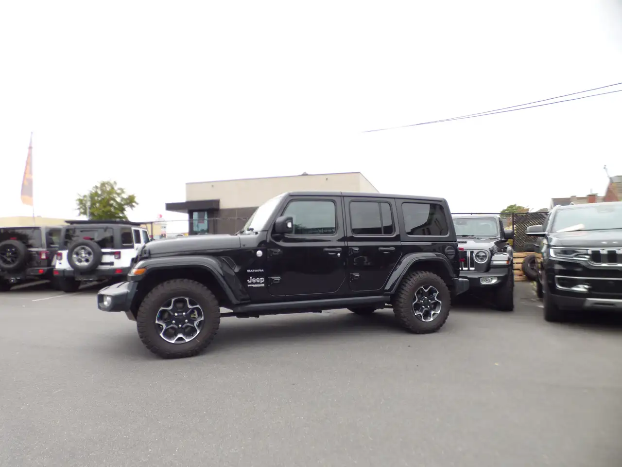 Jeep Wrangler 2.0 Turbo Sahara**73000km**Black** 9