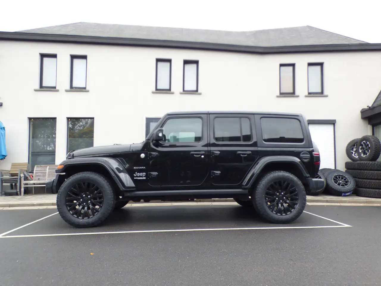 Jeep Wrangler 2.0 Turbo Sahara**73000km**Black** 1