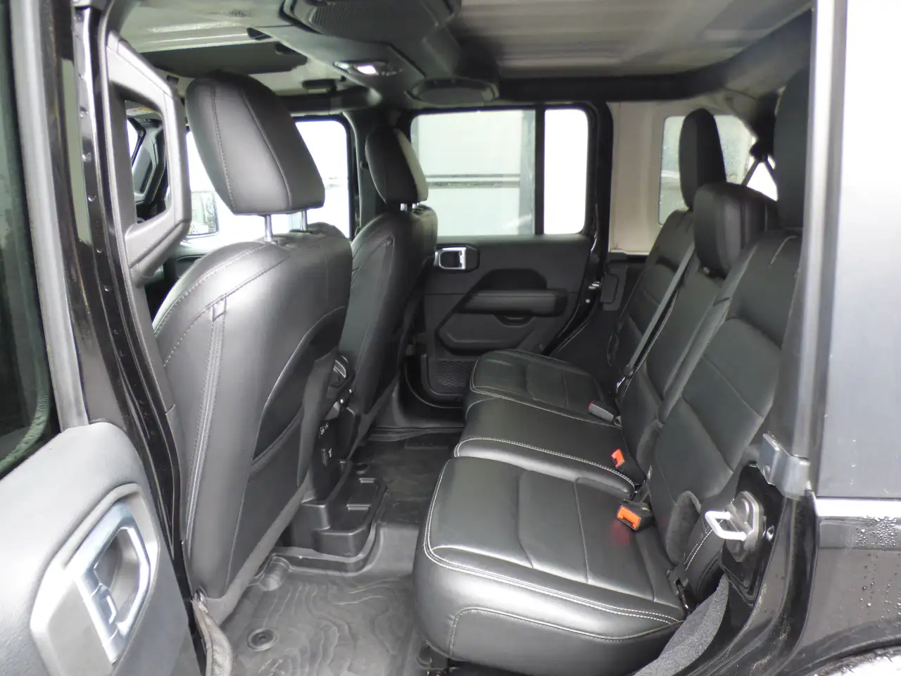 Jeep Wrangler 2.0 Turbo Sahara**73000km**Black** 7