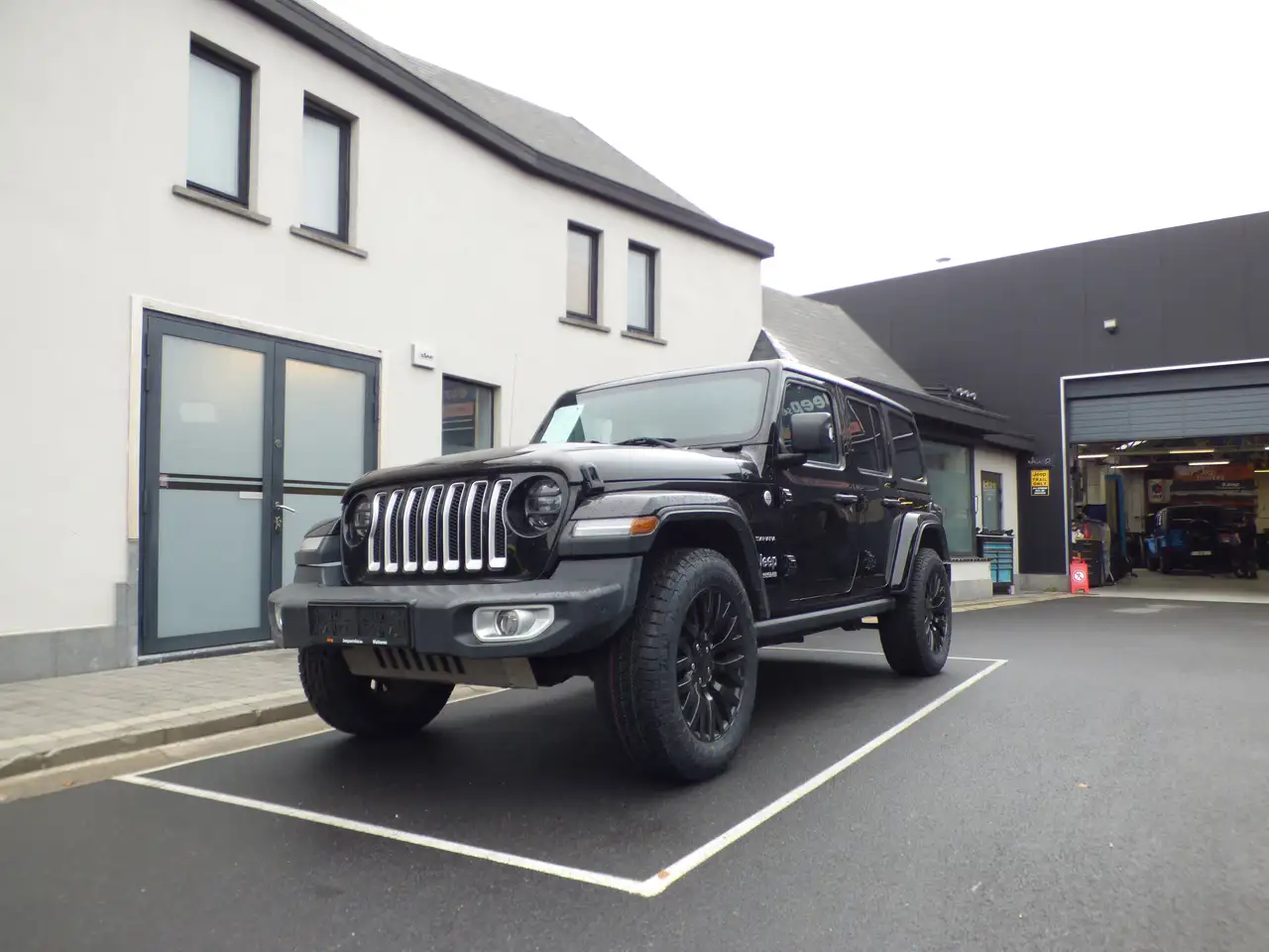 Jeep Wrangler 2.0 Turbo Sahara**73000km**Black** 0