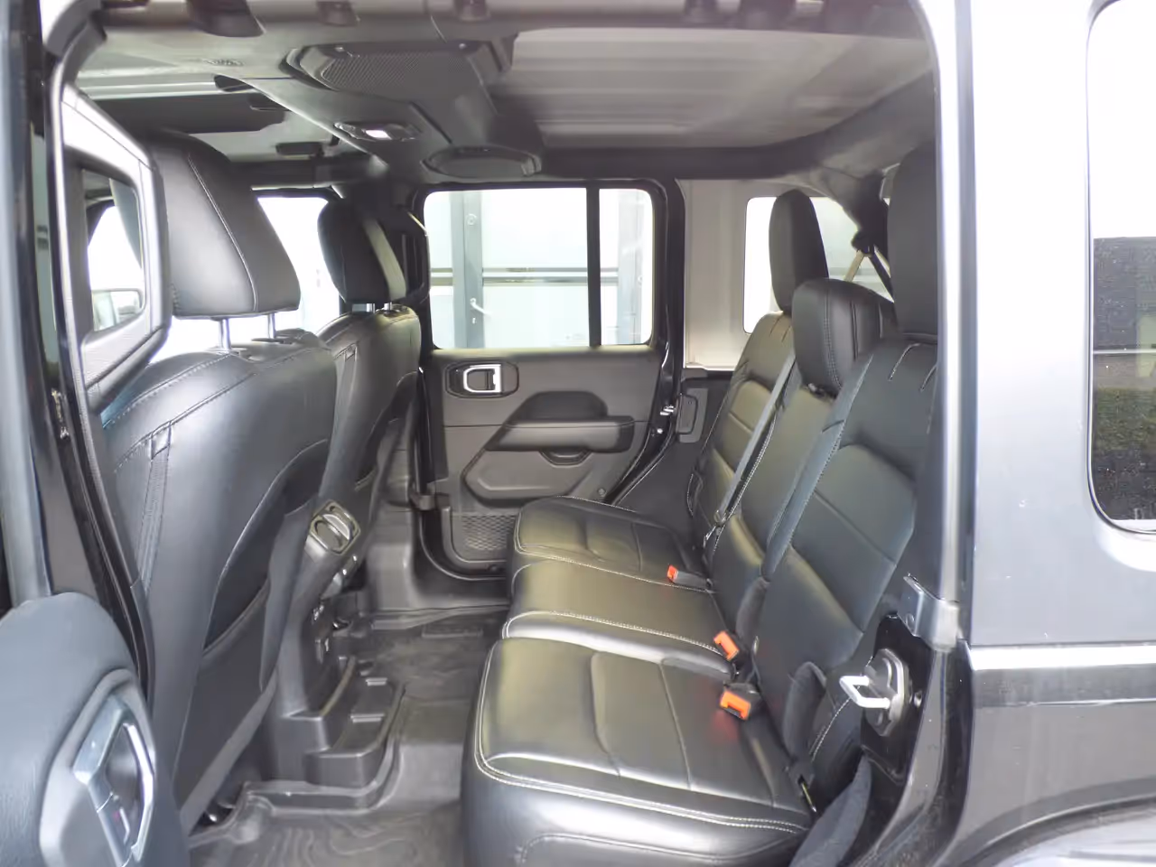 Jeep Wrangler 2.0 Turbo Sahara**73000km**Black** 8