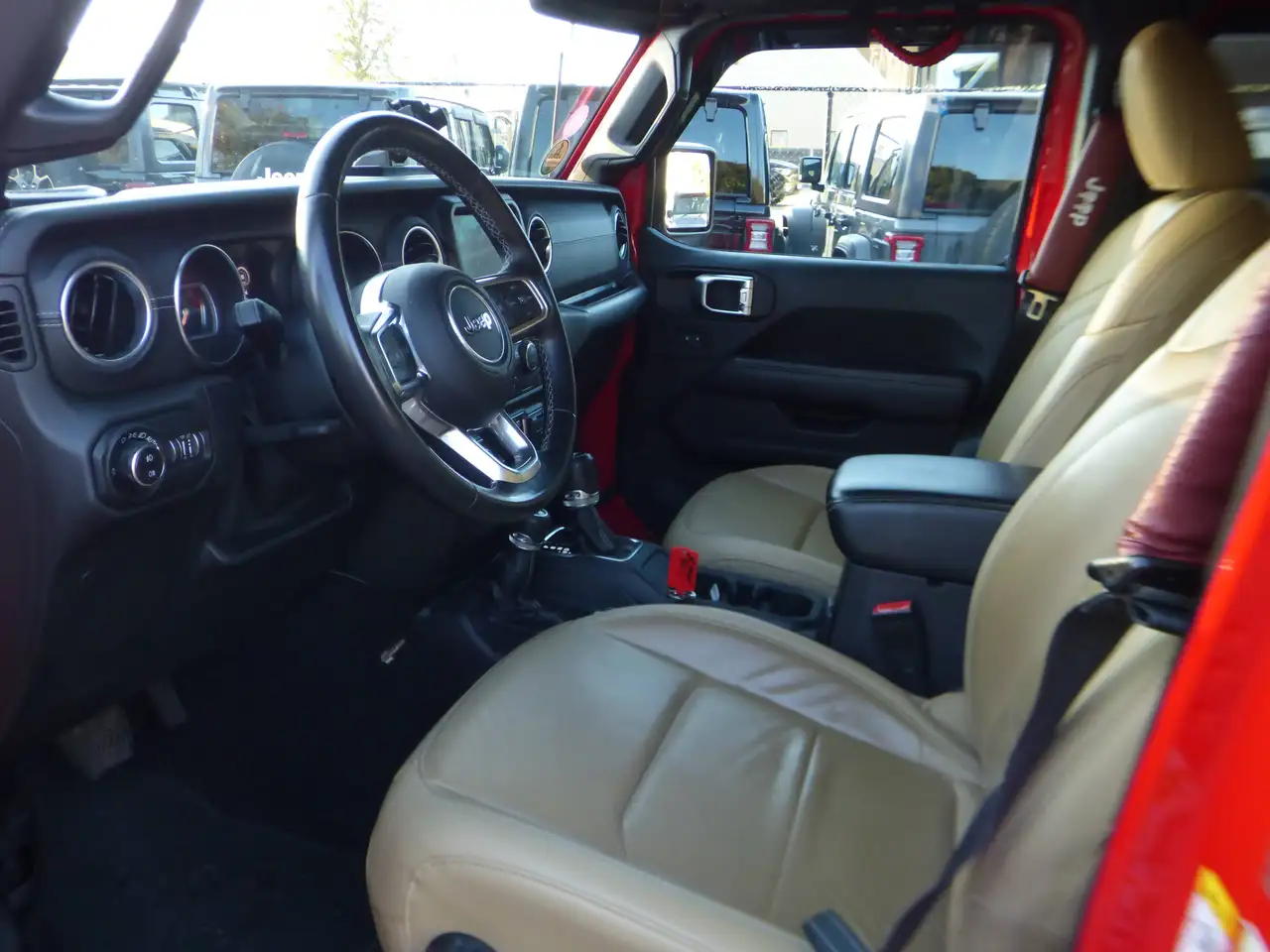Jeep Wrangler Wrangler 2.0 Turbo Sahara**Flame red** 19