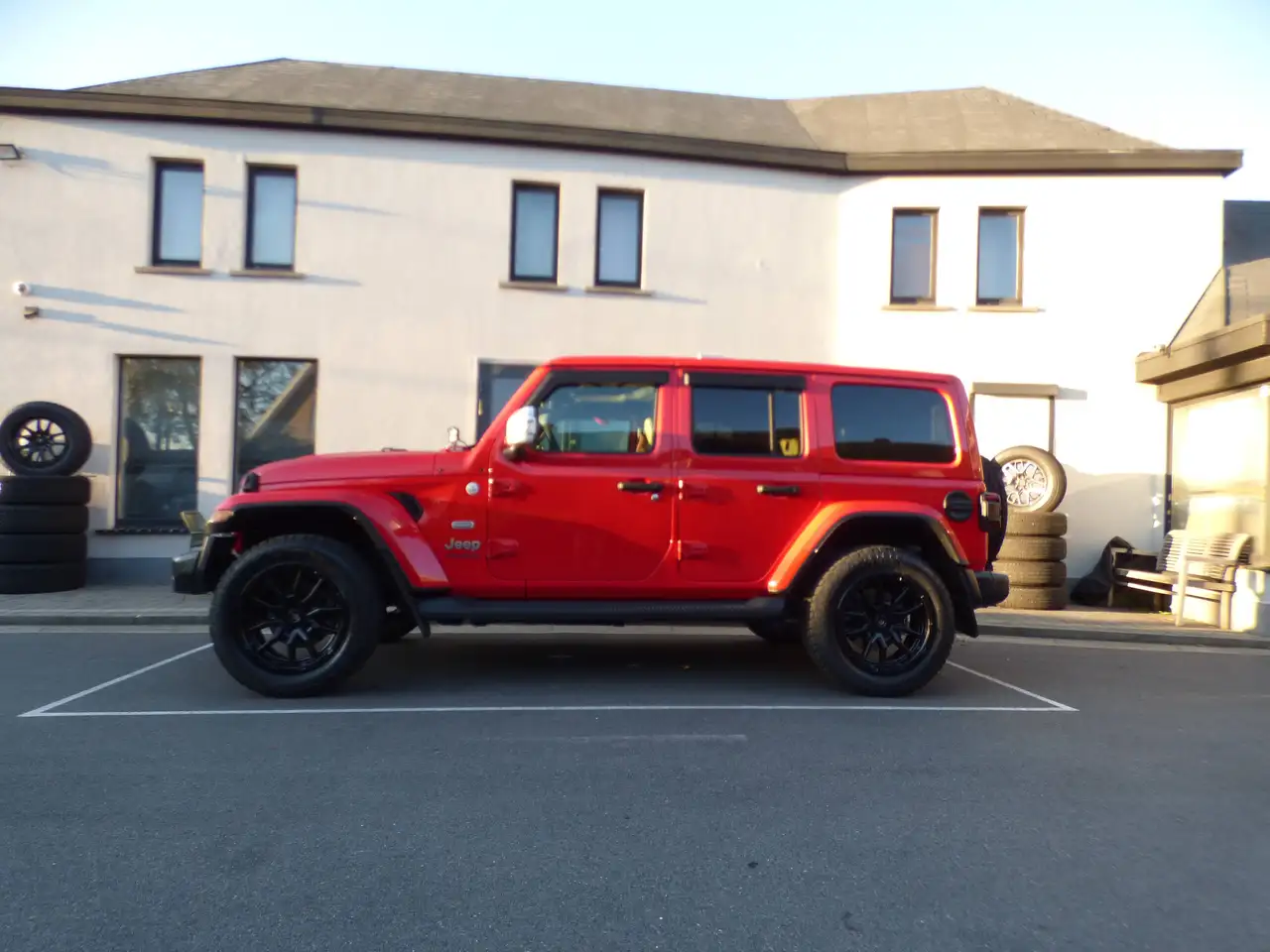 Jeep Wrangler Wrangler 2.0 Turbo Sahara**Flame red** 1