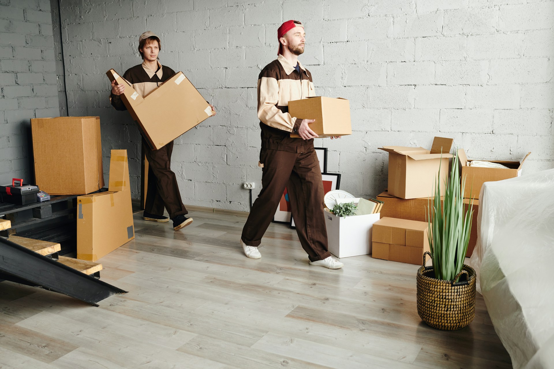 Why In-Home Moving Services Matter More in Spring