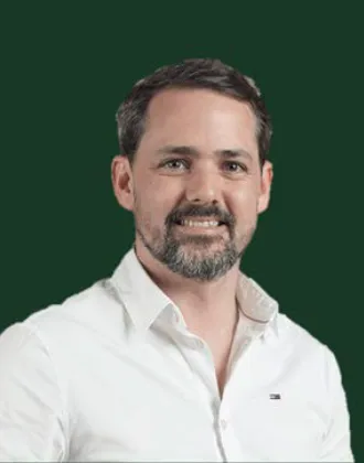 Portrait du deuxième fondateur de Momerable, illustrant une vision partagée et un engagement commun dans le développement du projet.