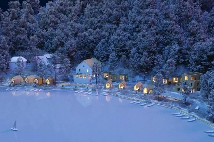 Photo de tentes avec transats face au lac du Doubs, représentant l’intégration paysagère et l’hospitalité en pleine nature imaginées par Momerable.