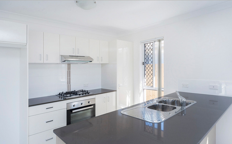 14 McVeigh Street, PIMPAMA QLD 4209 2