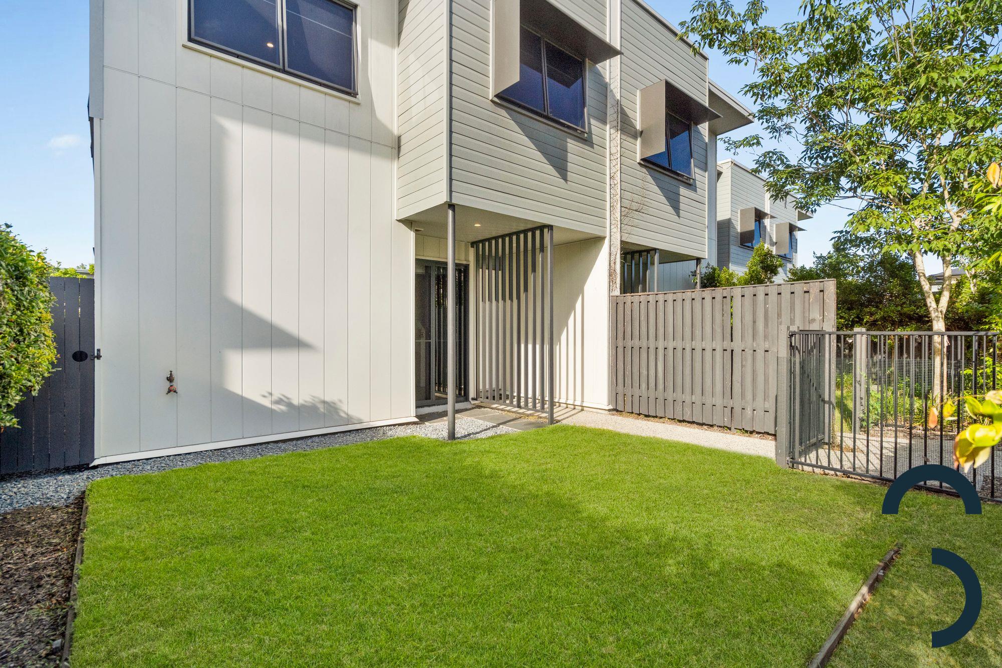 22/18 Foreshore St, COOMERA QLD 4209 2
