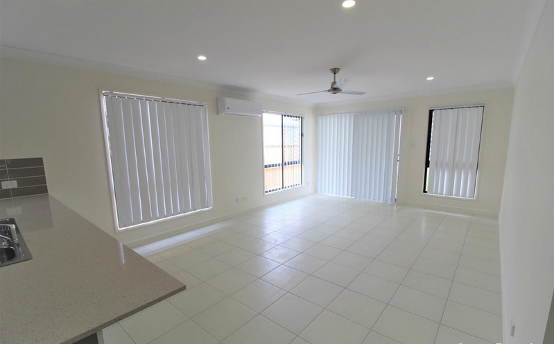 44 Dixon Drive, PIMPAMA QLD 4209 3