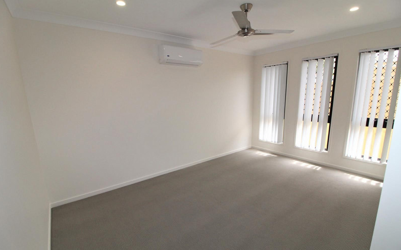 44 Dixon Drive, PIMPAMA QLD 4209 8
