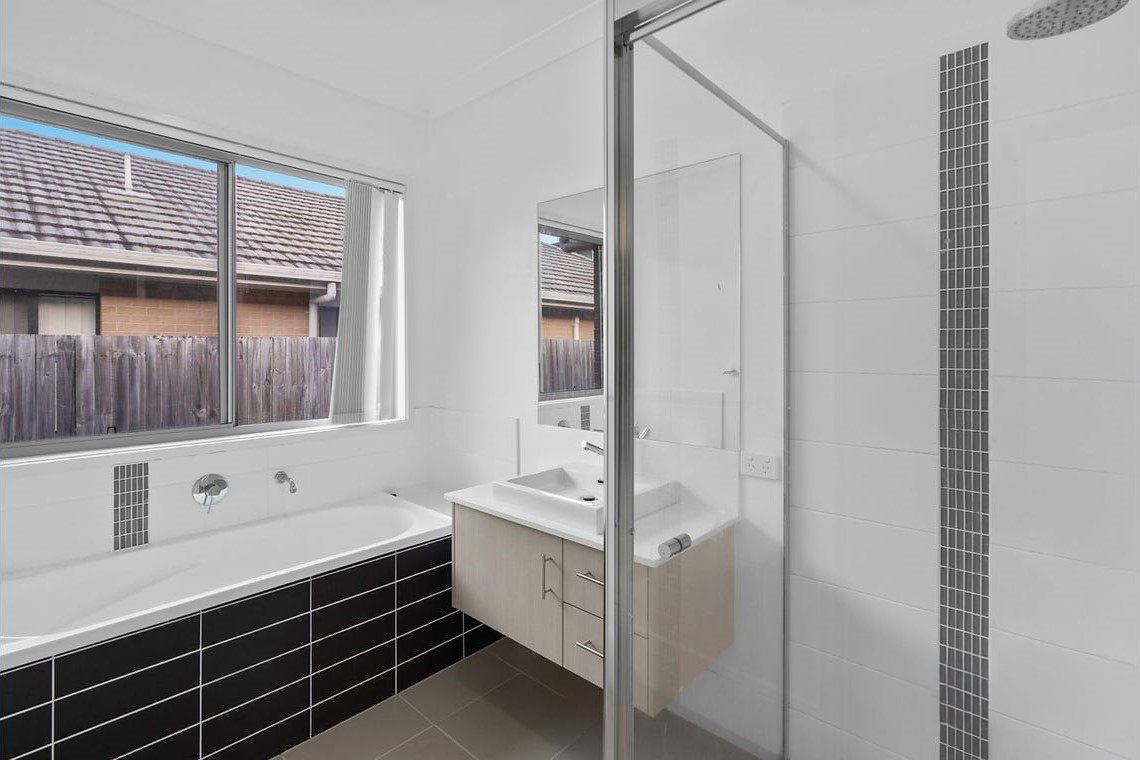 40 Tribeca Circuit, COOMERA QLD 4209 12