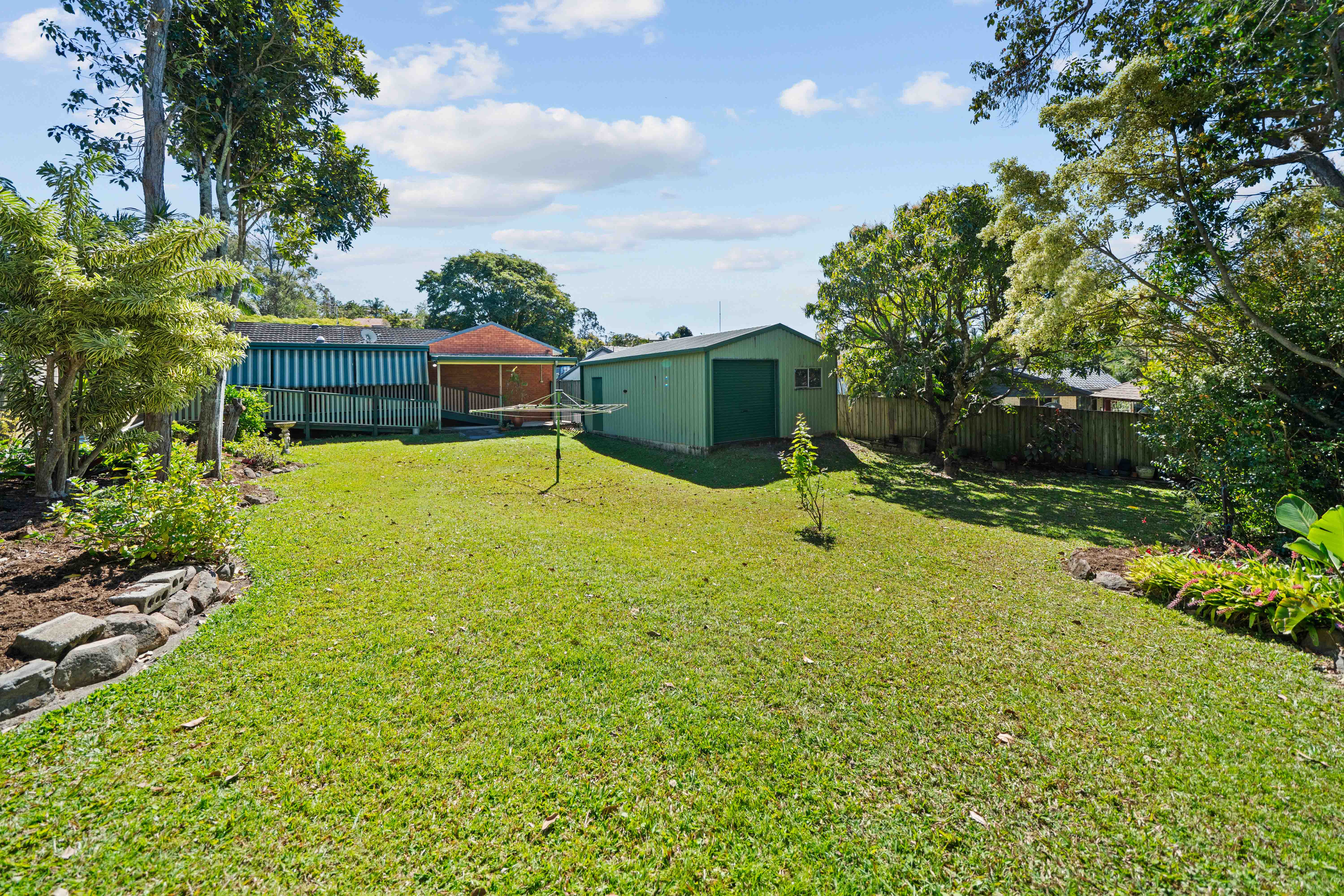 4 Robe court, HELENSVALE QLD 4212 9
