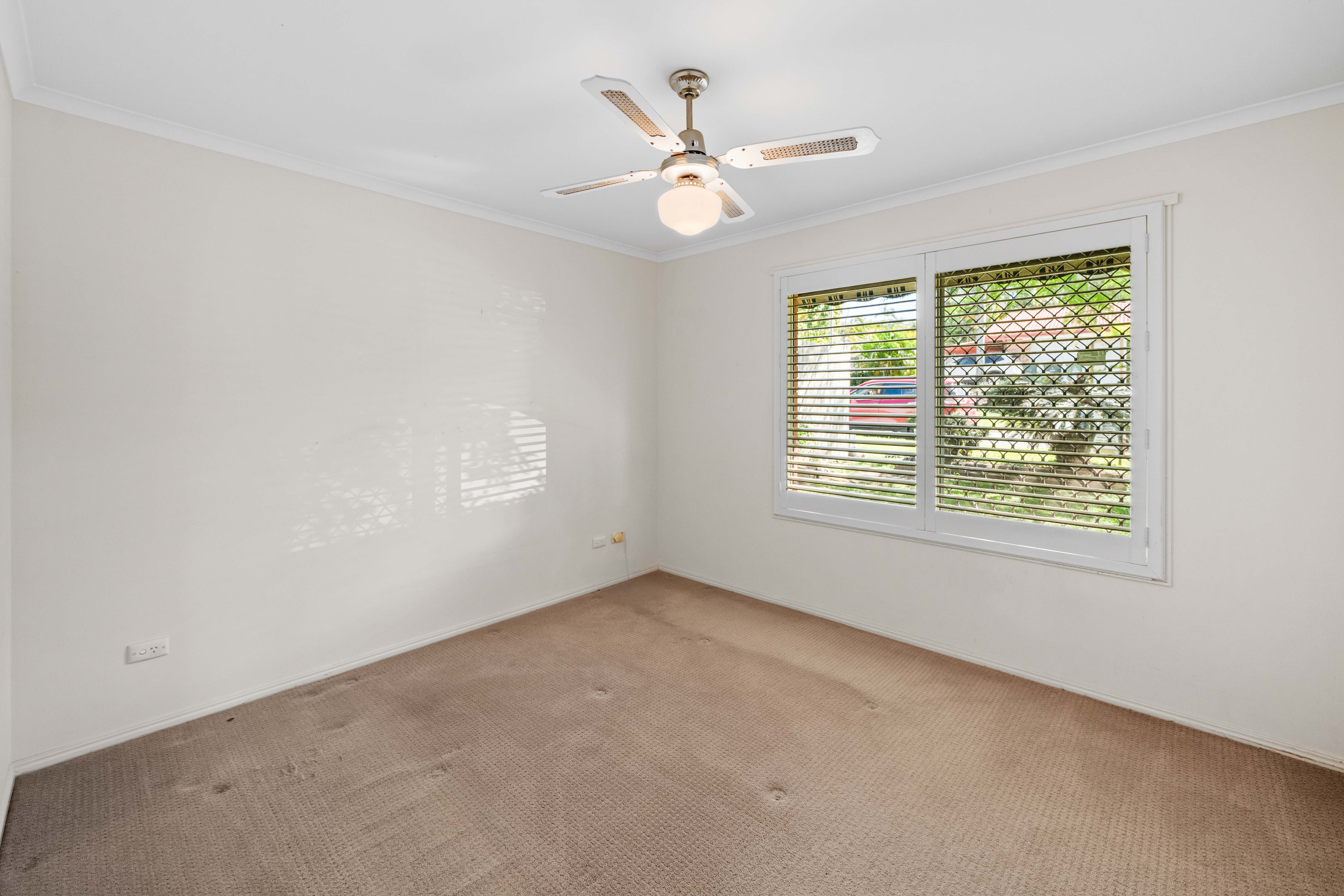 4 Robe court, HELENSVALE QLD 4212 5