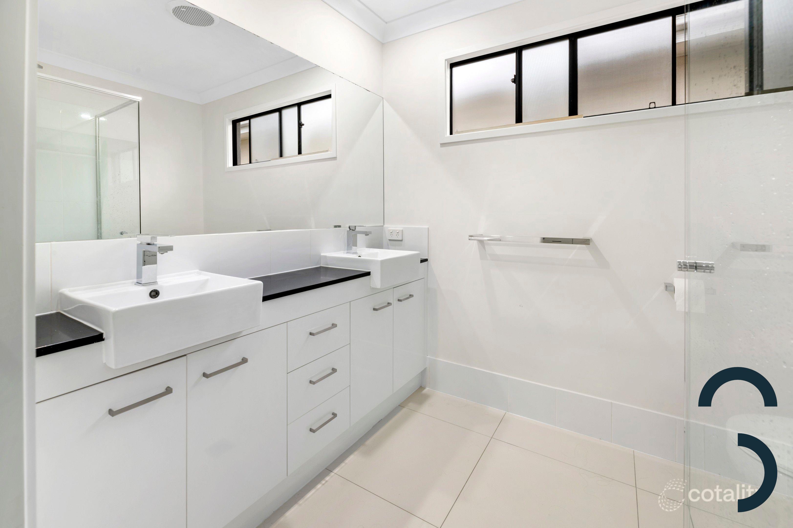 5 Peak Cresent, PIMPAMA QLD 4209 9