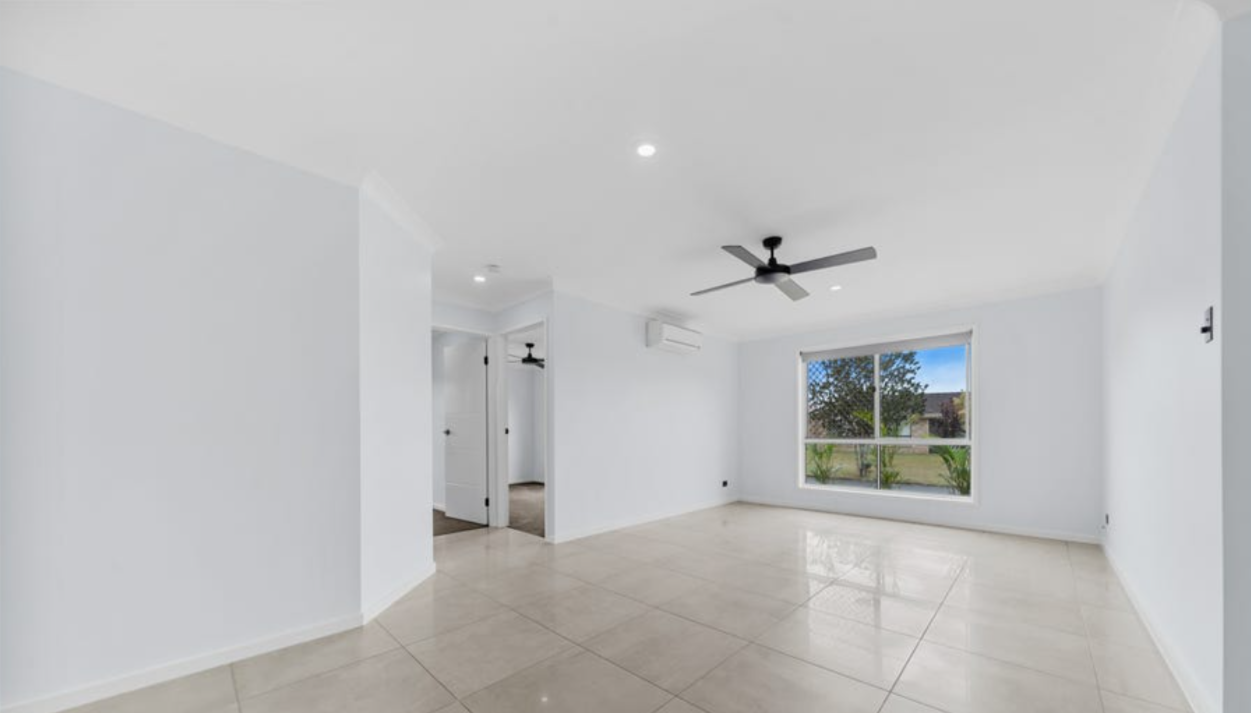 4 Kite Crescent, EAGLEBY QLD 4207 4