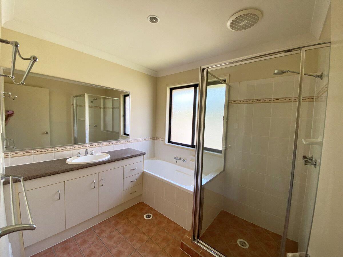 22 Kaizlee Crescent, UPPER COOMERA QLD 4209 9