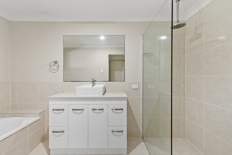 18 William Boulevard, Pimpama QLD 4209 11