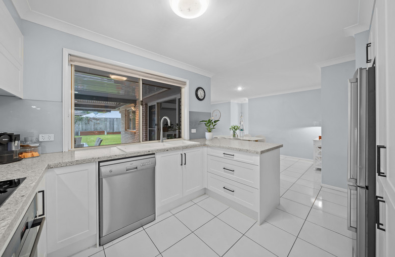 56 Blossom Street, PIMPAMA QLD 4209 5