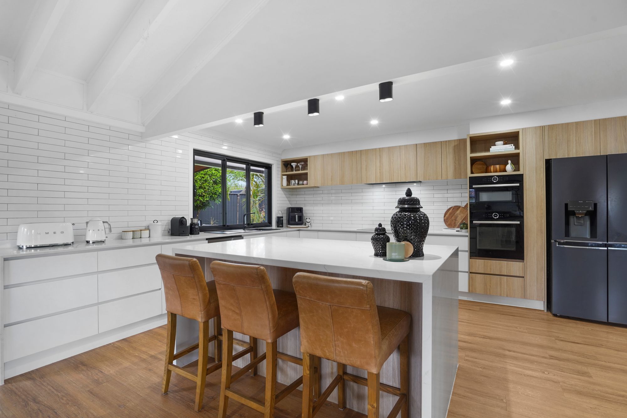7 Midvale Place, HELENSVALE QLD 4212 6