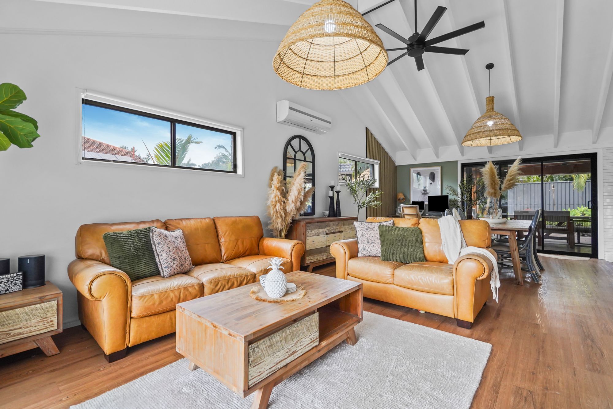 7 Midvale Place, HELENSVALE QLD 4212 2
