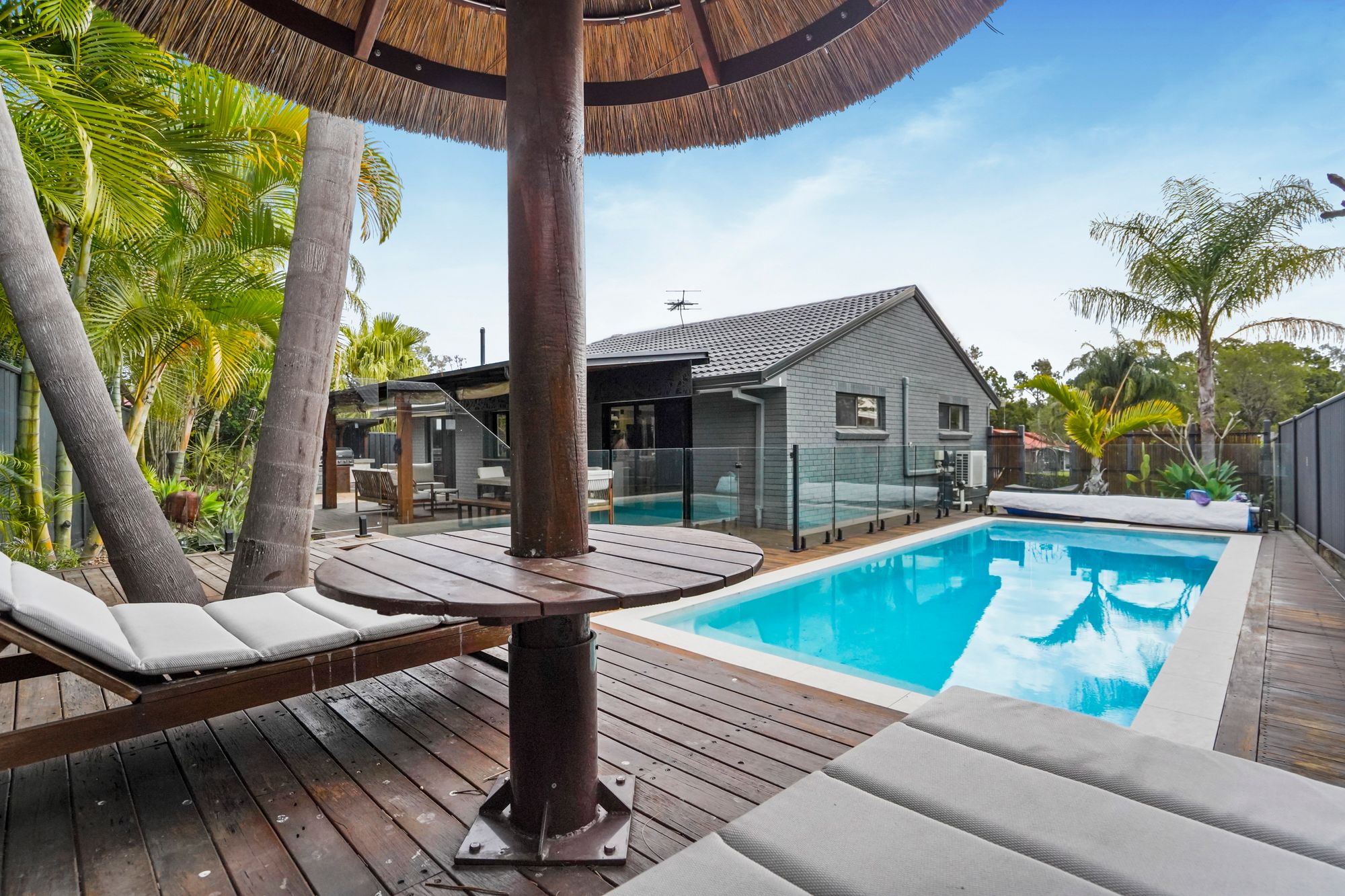 7 Midvale Place, HELENSVALE QLD 4212 3