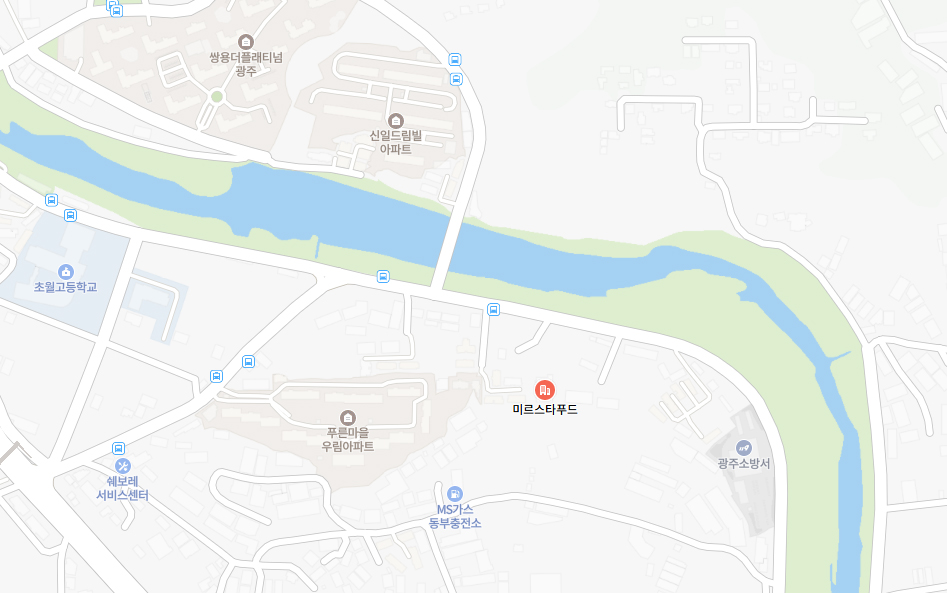 광주 지역의 강과 도로, 아파트 단지, 학교, 소방서, 주유소 등이 표시된 지도.