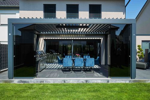 Überdachte Design-Gartenlounge