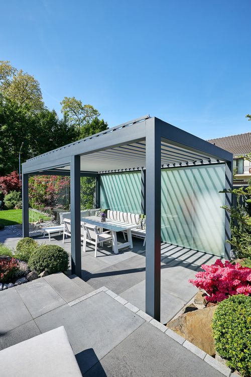 Ein Raum aus Licht, Glas und Kontrast