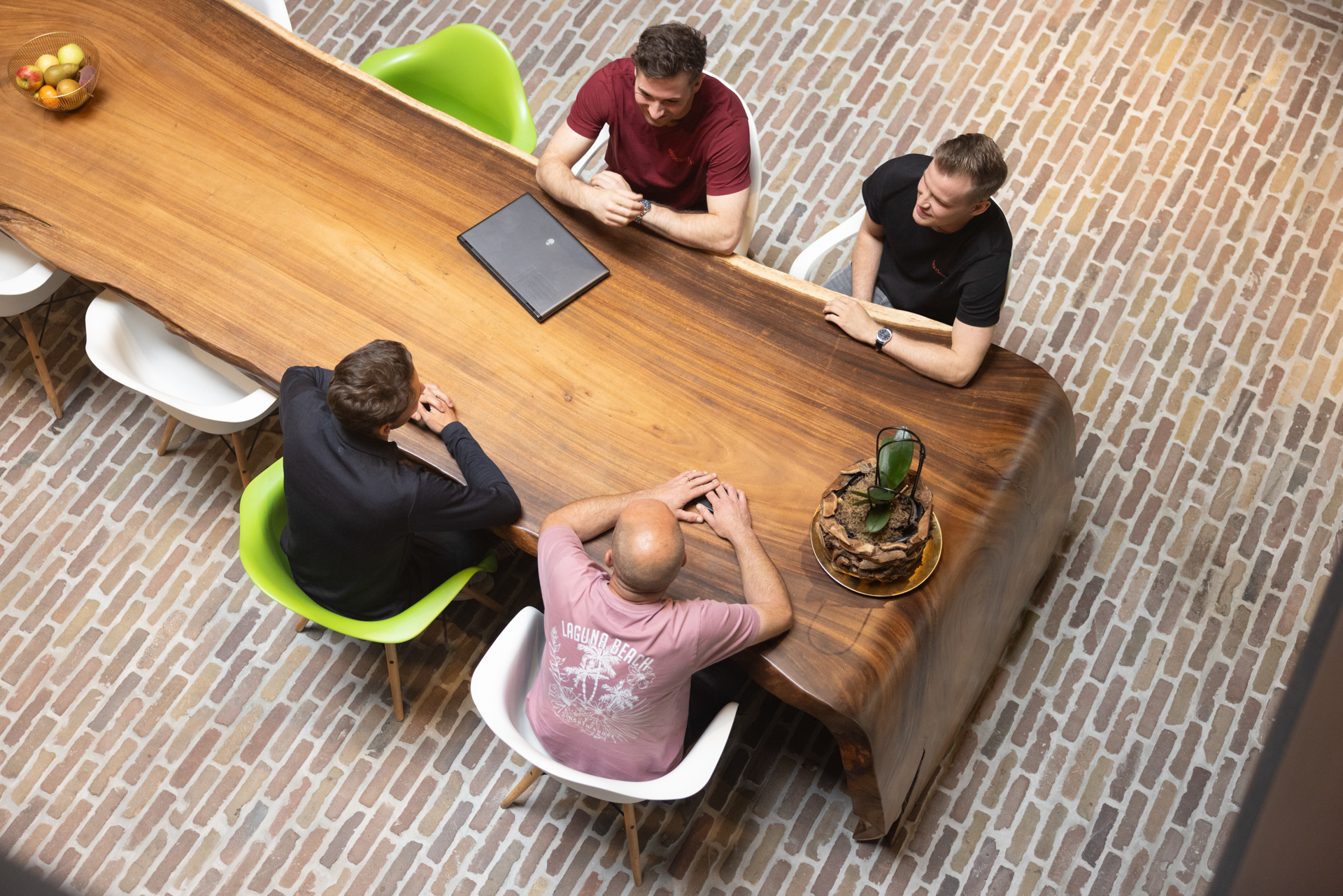 Bart en Pelle van No Dead Fish in gesprek met opdrachtgevers