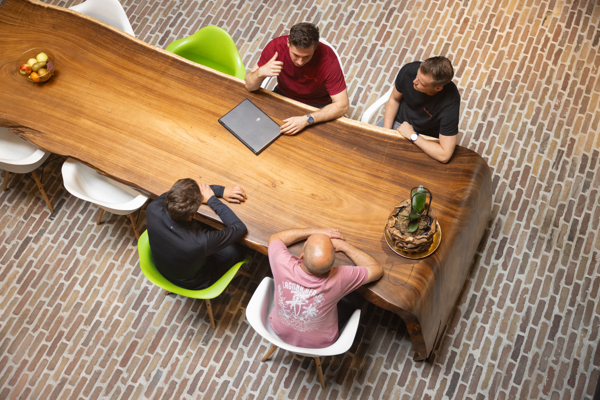 Bart en Pelle van No Dead Fish in gesprek met opdrachtgevers