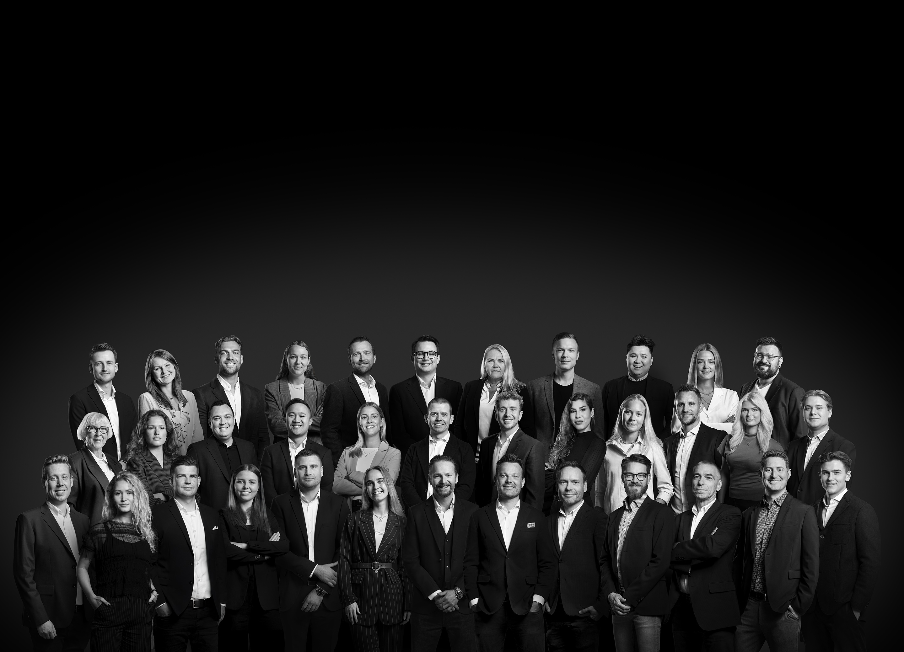 a team photo og he go forward group team