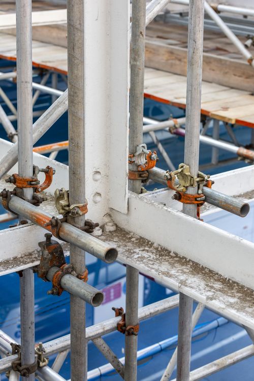 Close up of scaffold tie arrangement.