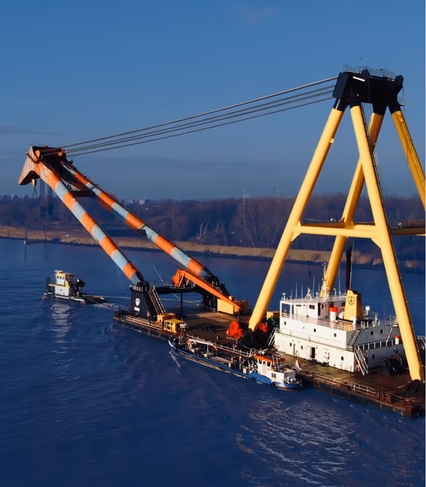 De Mobielservice39 van Nobel bunkert de Hebo-Lift 9 varend