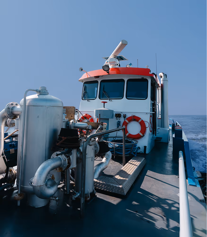 De Aart Sr is aan het varen over de Oude Maas