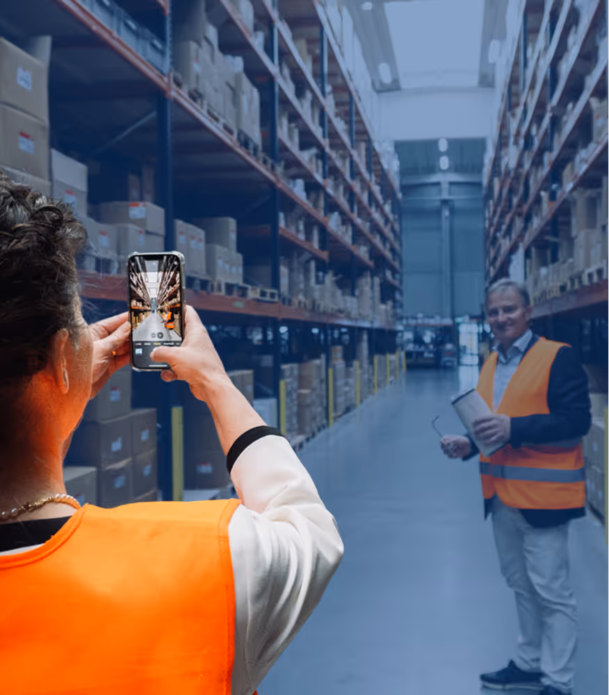 HR manager van Fleetguard bezoek Magazijn van Nobel