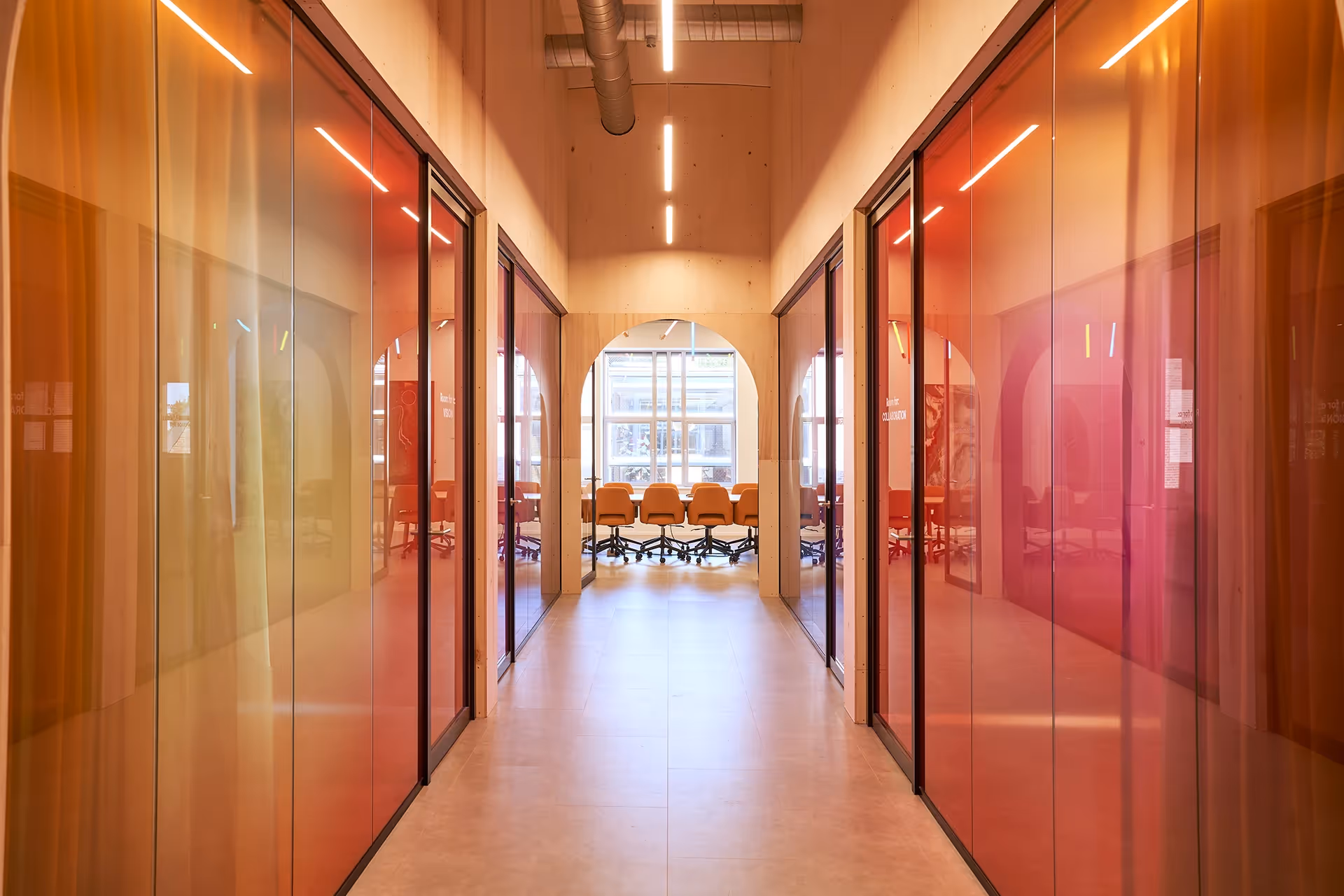 Kleurrijk vergadercentrum ontwerp Sunrock Amsterdam