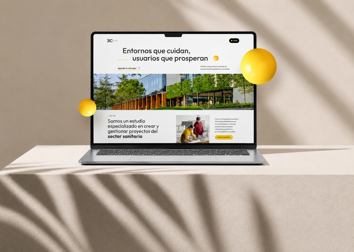 Mockup de la nueva página web de 360estudio en un ordenador portátil.