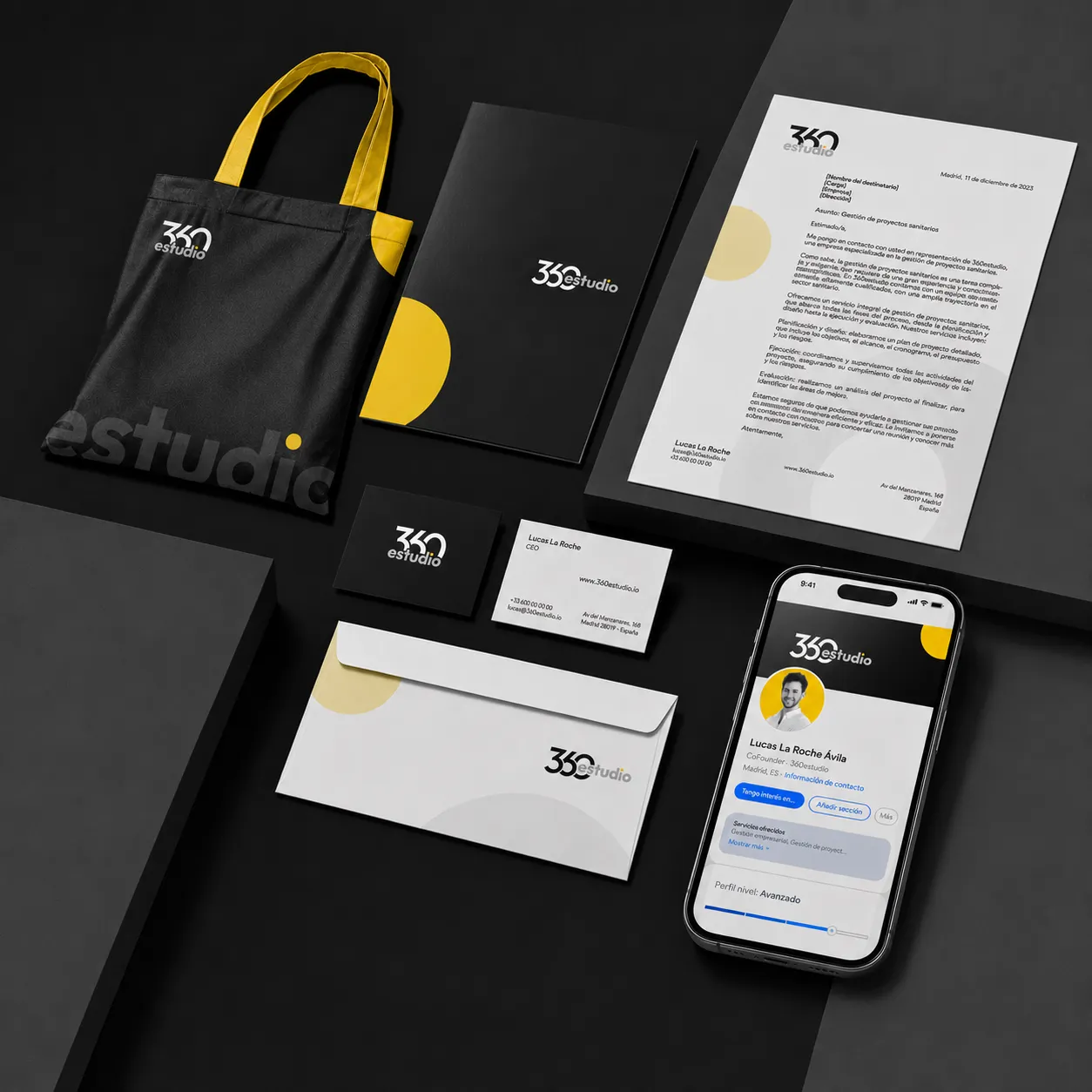 Aplicaciones de la identidad visual de 360estudio en papelería, bolsa, móvil y materiales corporativos.