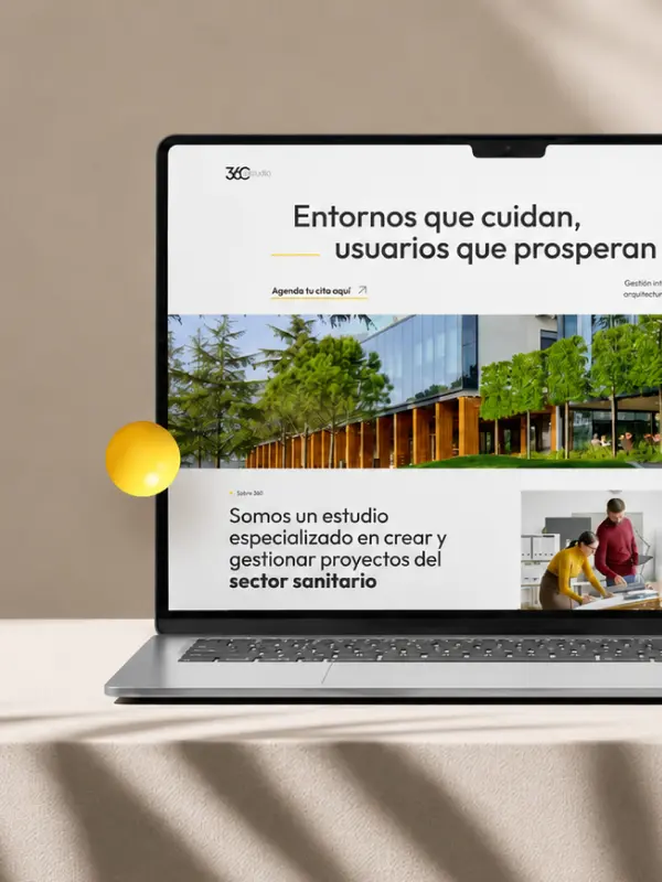 ordenador con pagina web moderna