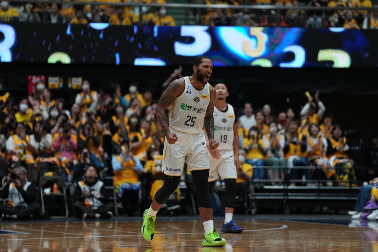 GAME RECAP |  Fotu, Newbill combine for 58, Brex defeat Seoul SK 