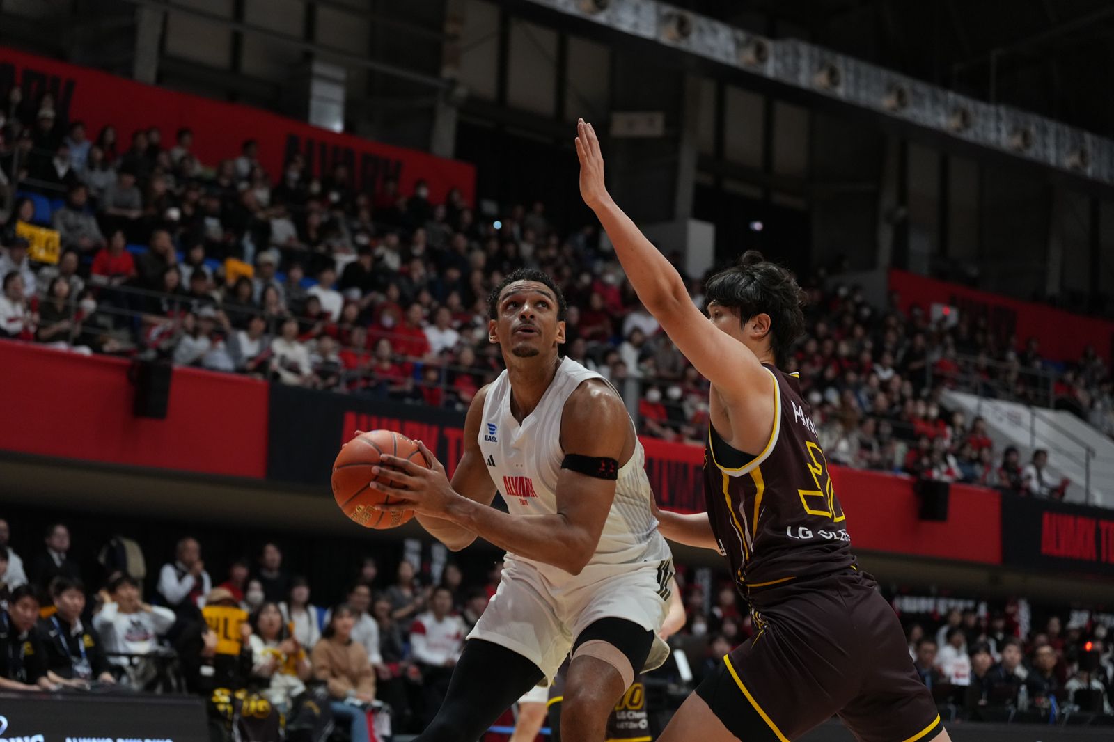 GAME RECAP | Alvark Roll Past Changwon LG, Move Into 1st in Group C