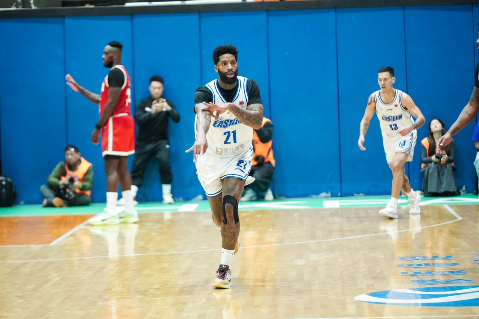 GAME RECAP | Clark, Gilbert Combine for 54 in Thrilling Hong Kong Overtime Win