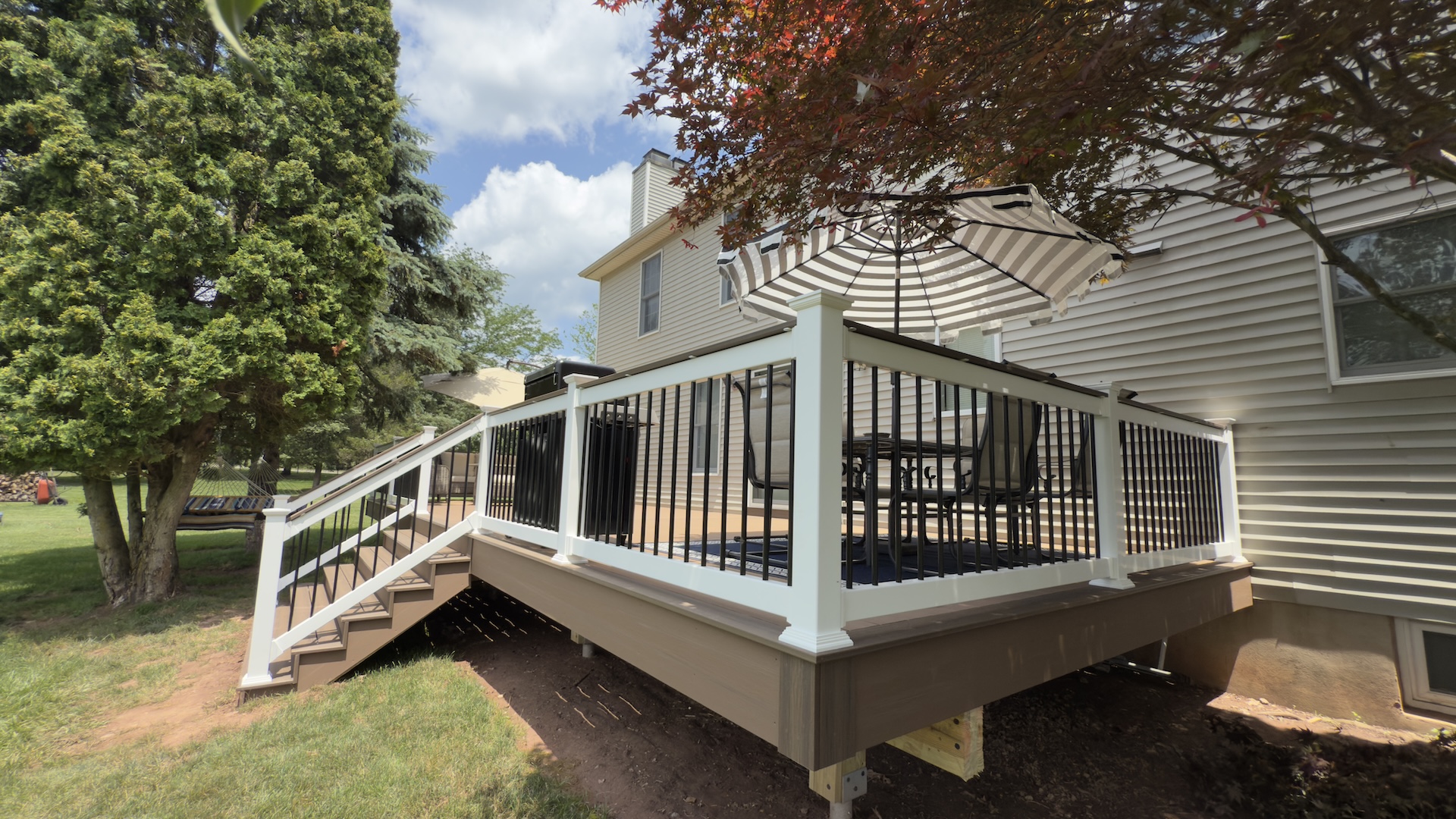 White Wolf railings with black balusters and cocktail top finish