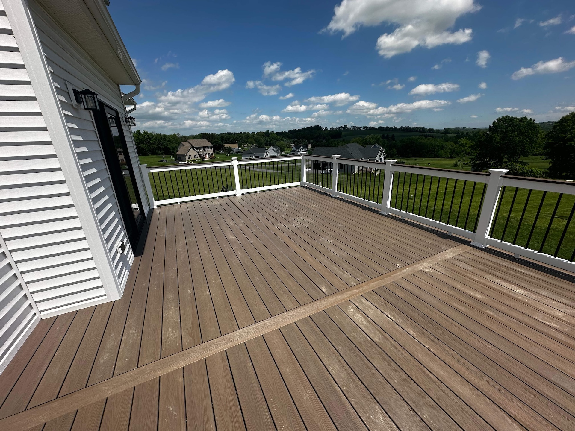 14x31 composite deck with cocktail top rail in Bangor, PA