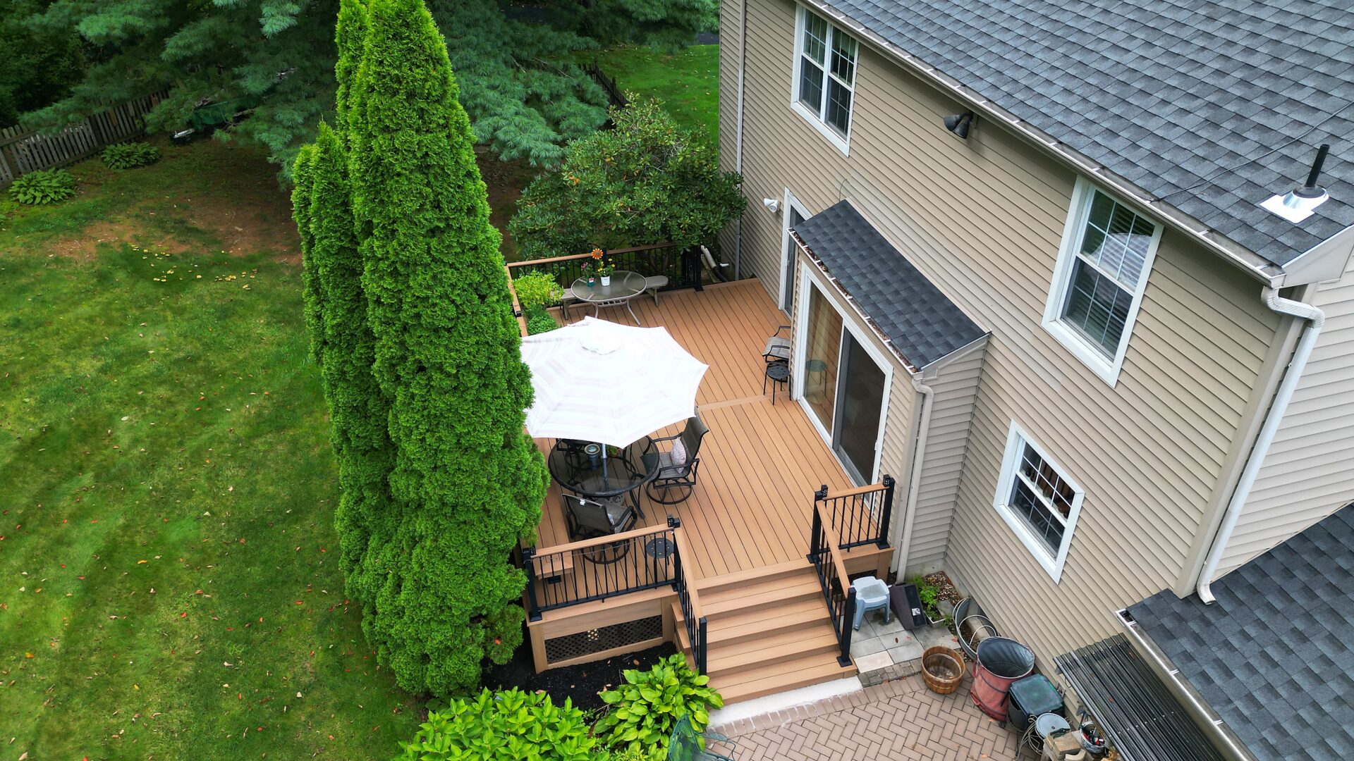 Resurfaced deck with Deckorators Summit Terra decking and black aluminum railing in Hackettstown, NJ.