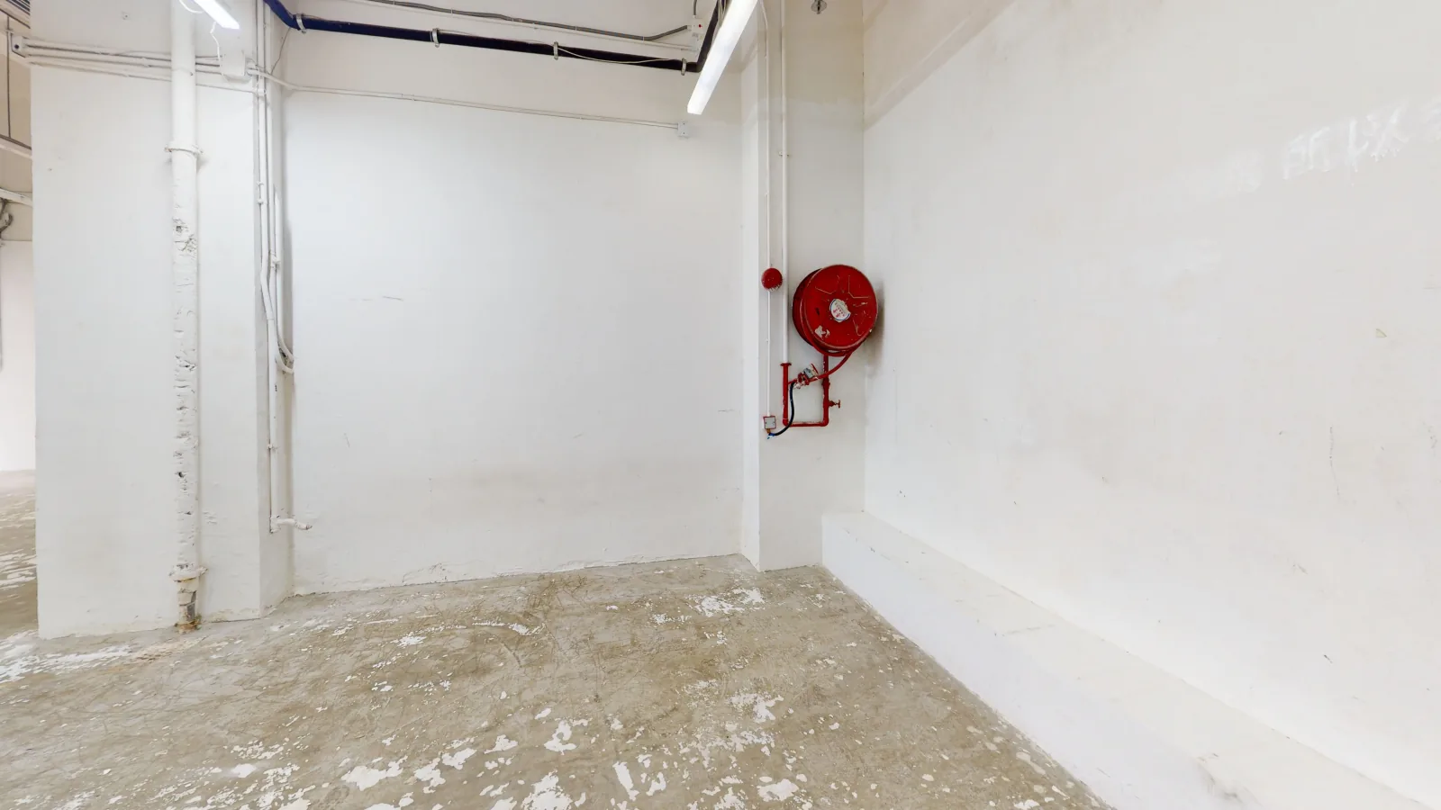 Shop at Yue Man Centre, Kwun Tong - open floor