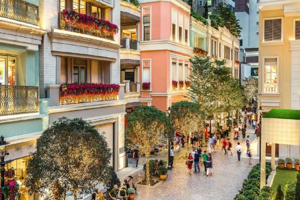 Ref#3146: Elegant, colorful buildings with flower-filled balconies line a lively pedestrian streetan ideal place to rent a shop or restaurant and enjoy the vibrant urban atmosphere.