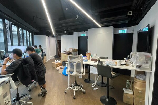 Ref#3432 offers a vibrant, well-lit modern office with large windows, white walls, and flexible desksperfect for those seeking to rent office space in an energetic workspace.