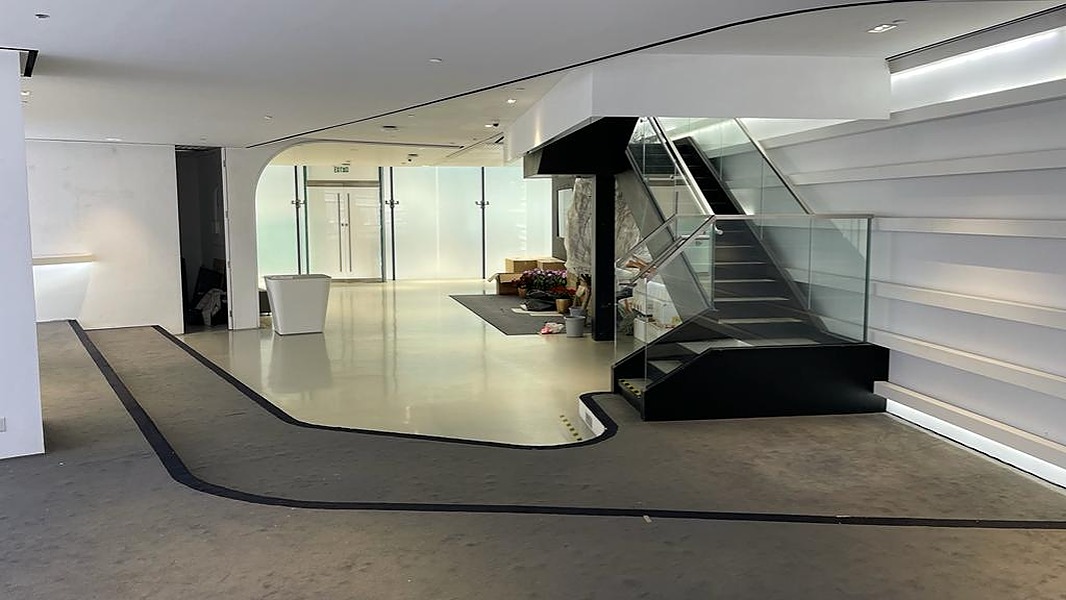 Ref#3121 welcomes you with a modern, open lobby—glossy floors, black-and-glass staircase, flowers, seating near large frosted glass doors. Perfect for those seeking office or restaurant space to rent in a bright, inviting setting.